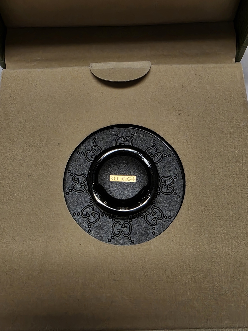 Gucci X Ōura Ring In Black And Gold - Picture 3 of 11